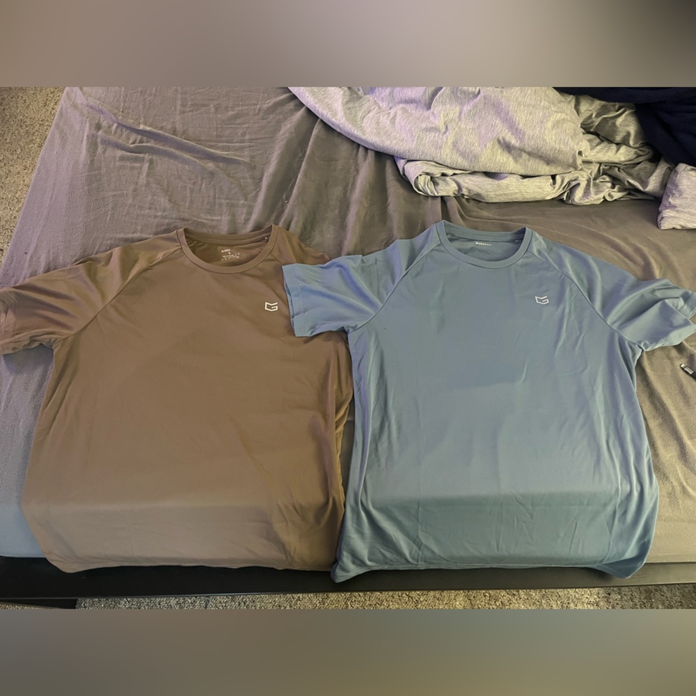 Men’s athletic tee shirt(s)